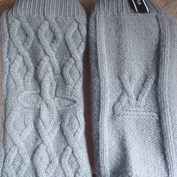 Authentic NWOT Louis Vuitton Wool Cable Socks - Picture 6 of 10